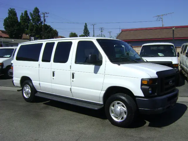 2012 Ford E-Series XL E-150 photo 3