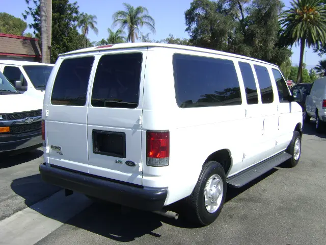 2012 Ford E-Series XL E-150 photo 4