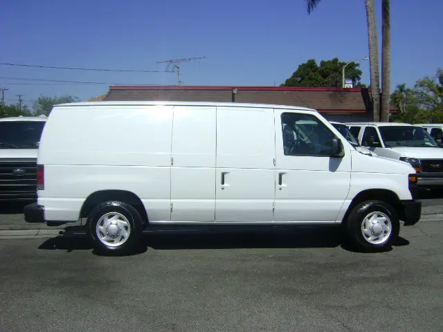 2008 Ford E-Series E-150 Van photo 5