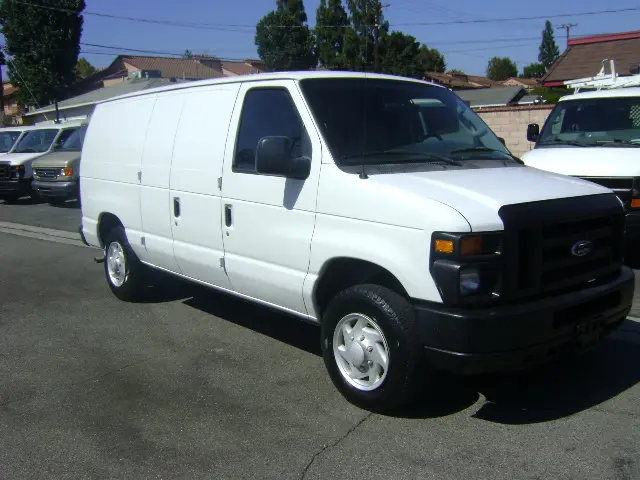 2008 Ford E-Series E-150 Van photo 3
