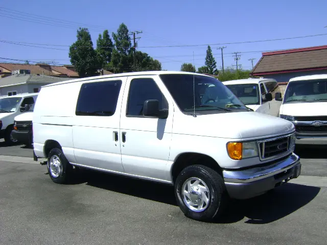 2005 Ford E-Series E-250 Van photo 3