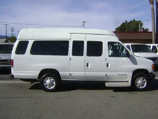 2007 Ford E-Series E-250 Extended's photo