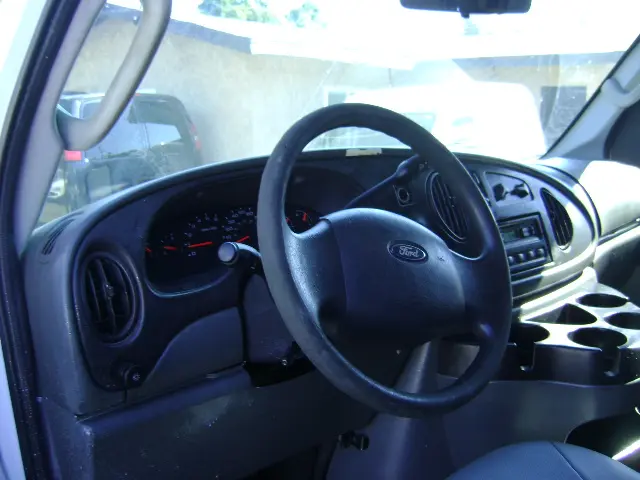 2007 Ford E-Series E-250 Extended photo 3