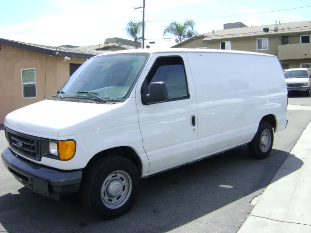 2006 Ford E-Series E-150 Van photo 3