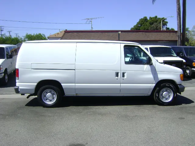 2006 Ford E-Series E-150 Van photo 5