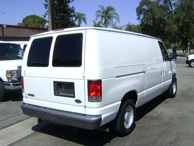 2006 Ford E-Series E-150 Van photo 4