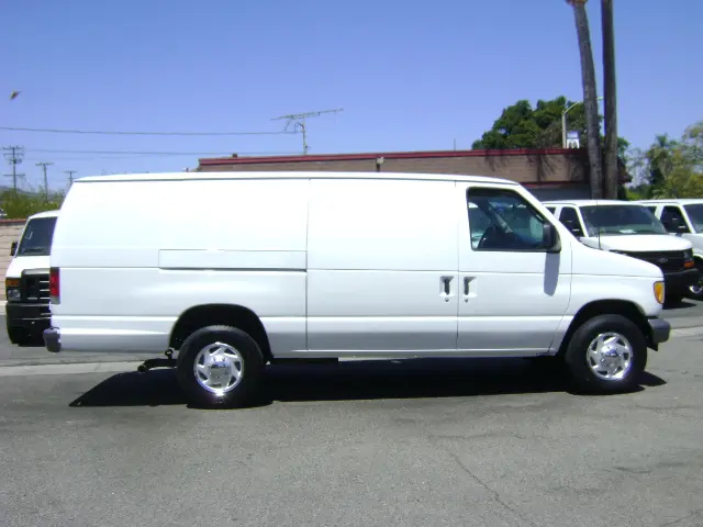 2003 Ford E-Series E-350 Super Duty Extended photo 5