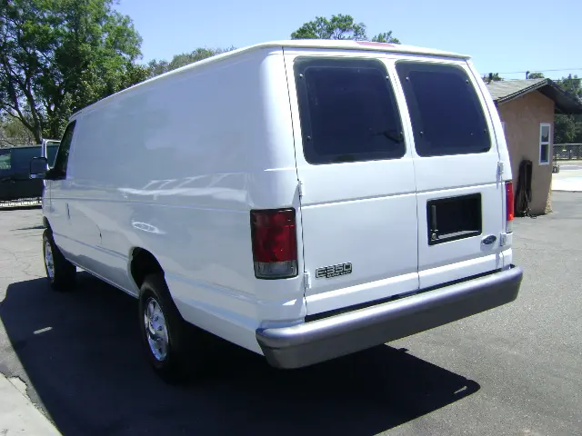 2003 Ford E-Series E-350 Super Duty Extended photo 3