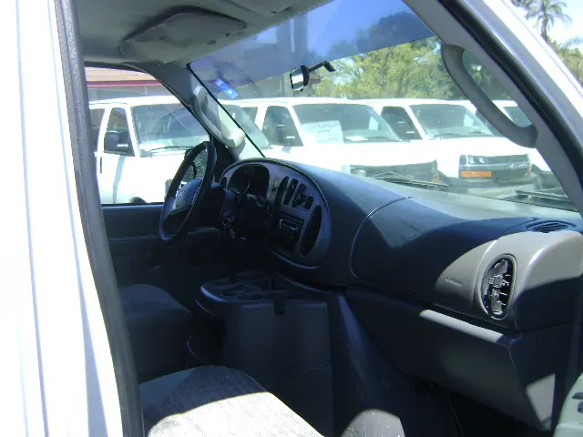 2003 Ford E-Series E-350 Super Duty Extended photo 4