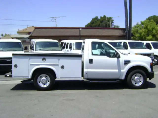 2008 Ford F-350 XL Regular Cab SRW 137 in's photo