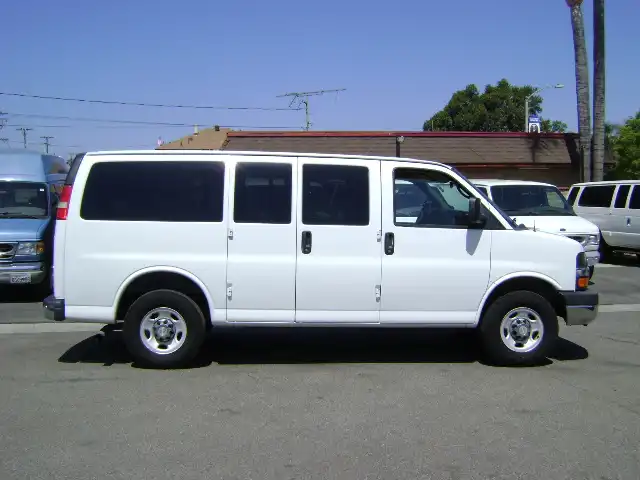 2015 Chevrolet Express LS 2500's photo