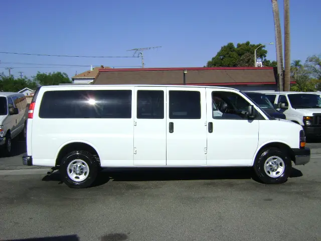 2015 Chevrolet Express LS 3500 Extended photo 3