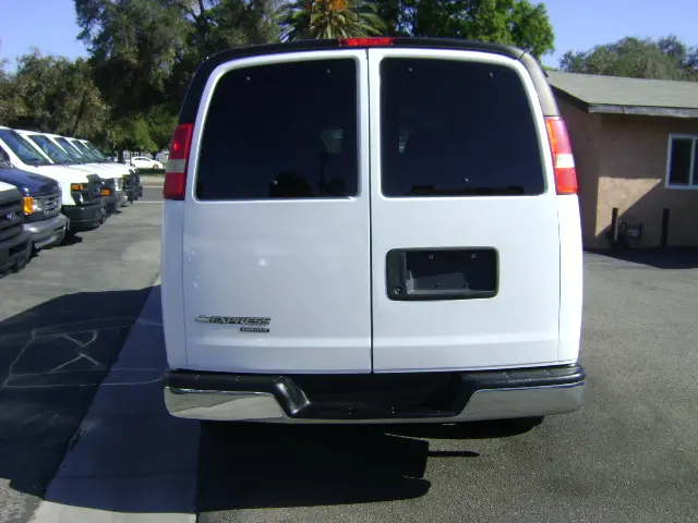 2015 Chevrolet Express LS 3500 Extended photo 4