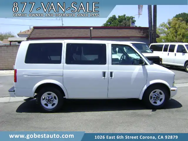 2005 GMC Safari AWD's photo