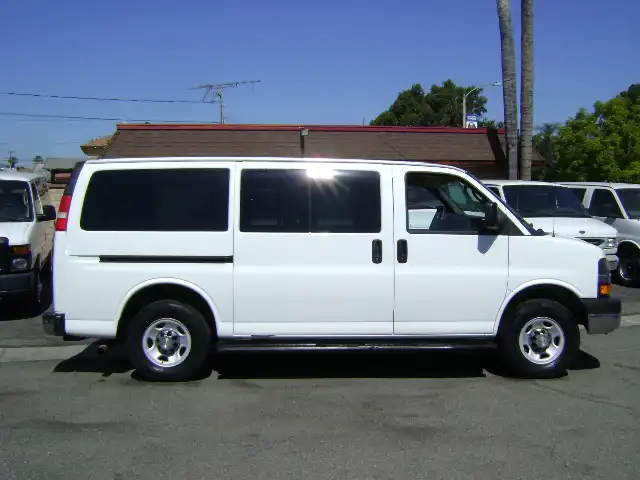 2008 GMC Savana 2500's photo