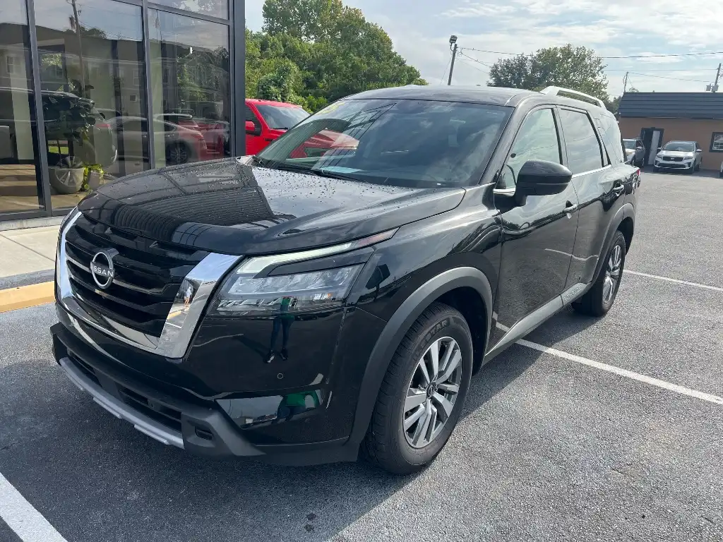 2025 Nissan Pathfinder SL 4WD's photo