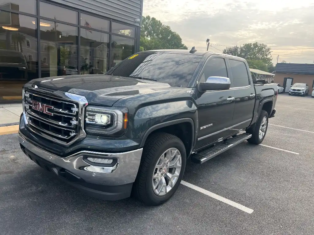 2018 GMC Sierra 4WD Crew Cab Short Box SLT's photo