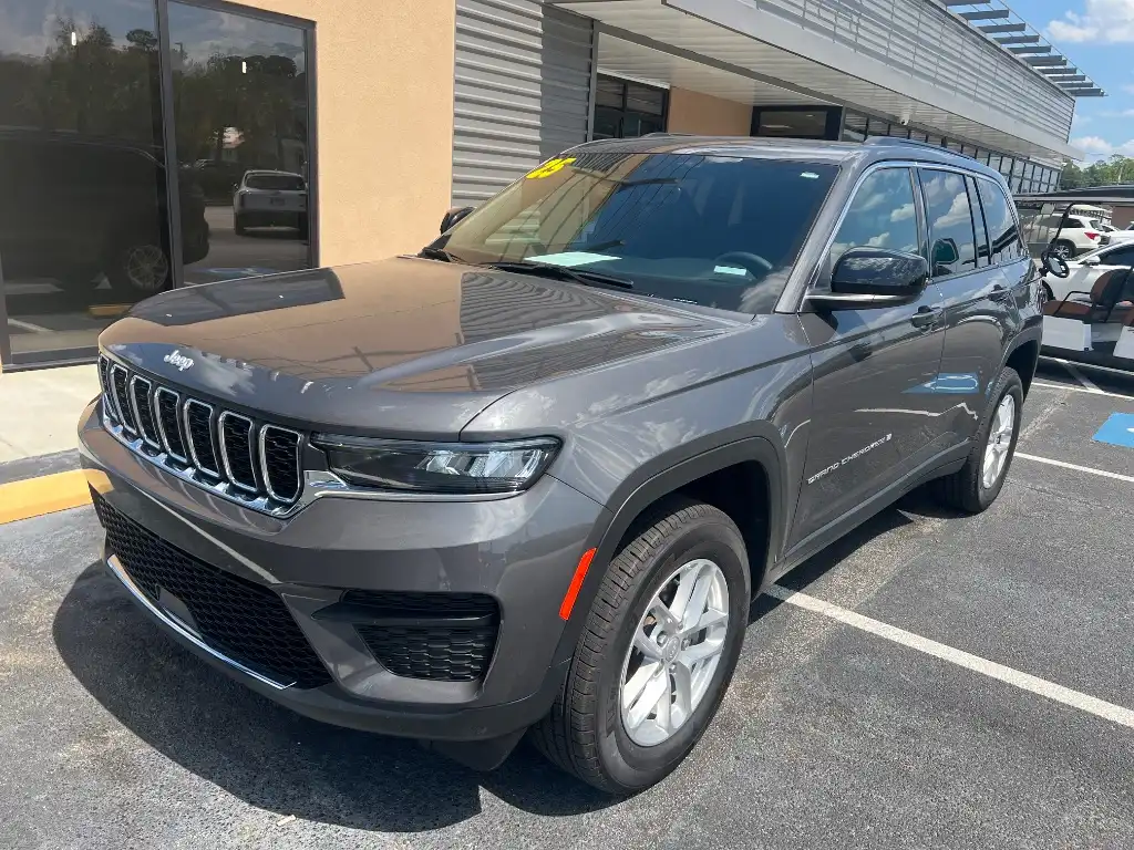 2025 Jeep Grand Cherokee Laredo X's photo