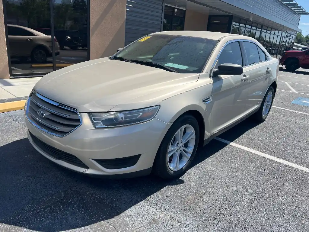 2018 Ford Taurus SE FWD's photo