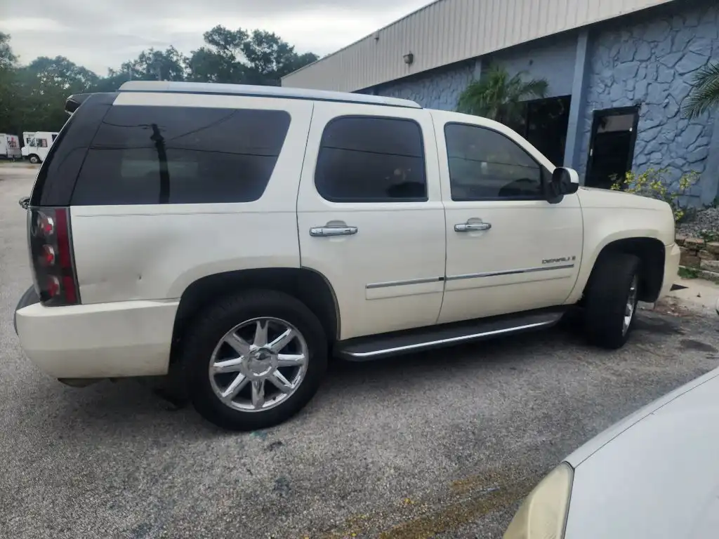 2009 GMC Yukon Denali 2WD's photo