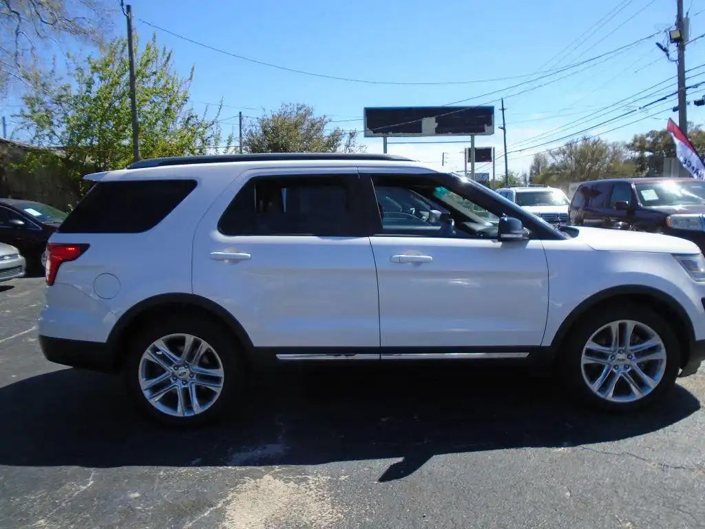 2017 Ford Explorer XLT FWD's photo