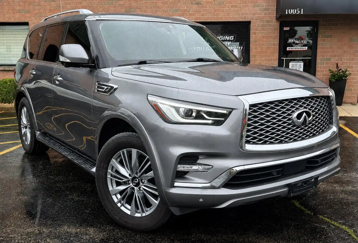 2021 INFINITI QX80's photo