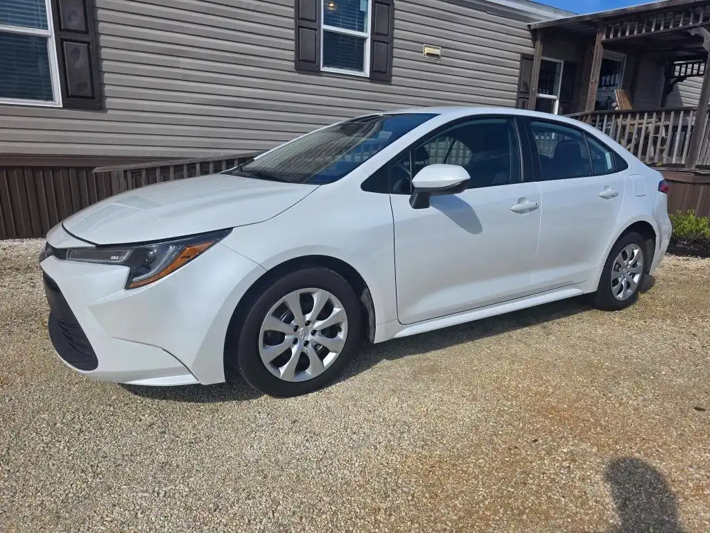 2025 Toyota Corolla LE CVT's photo