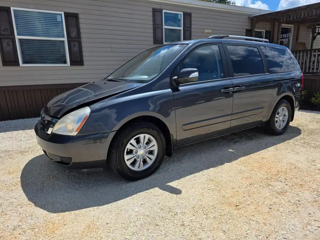 2012 Kia Sedona LX's photo
