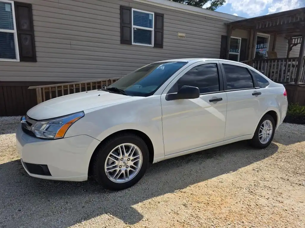 2009 Ford Focus SE's photo