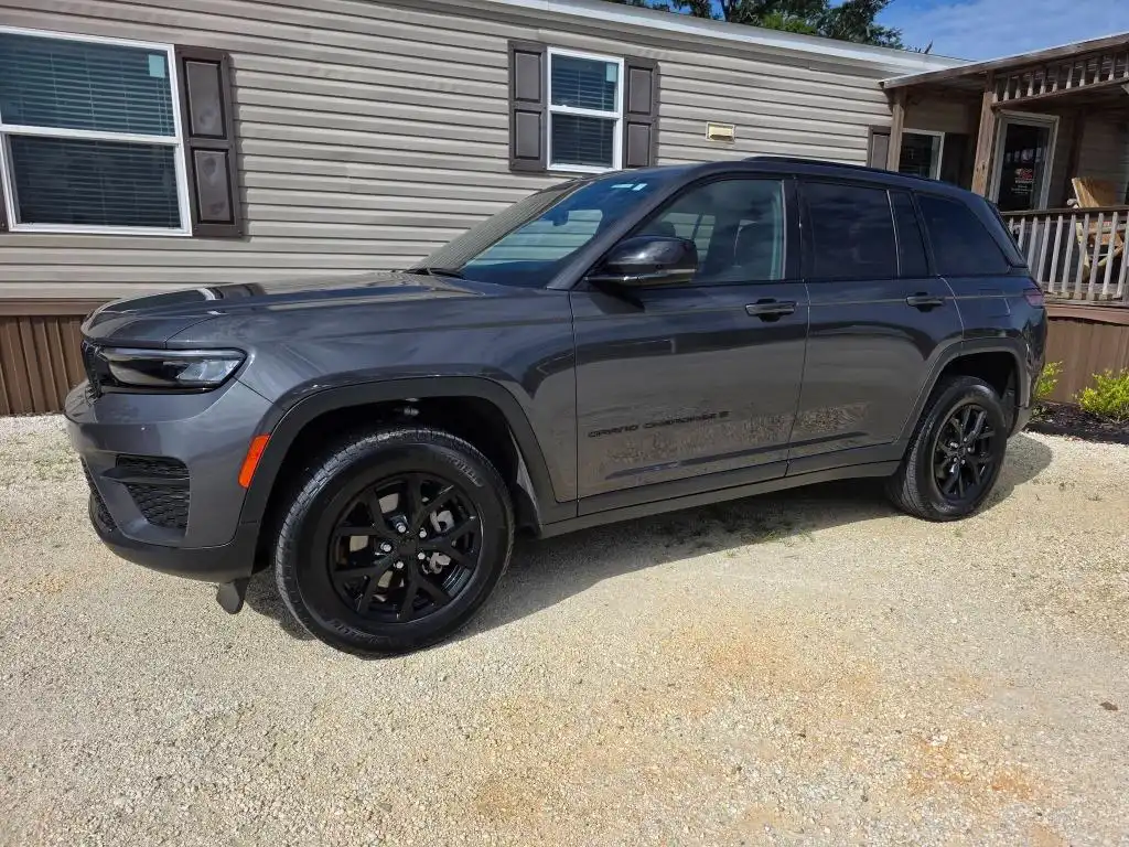 2025 Jeep Grand Cherokee Altitude X 4x4's photo