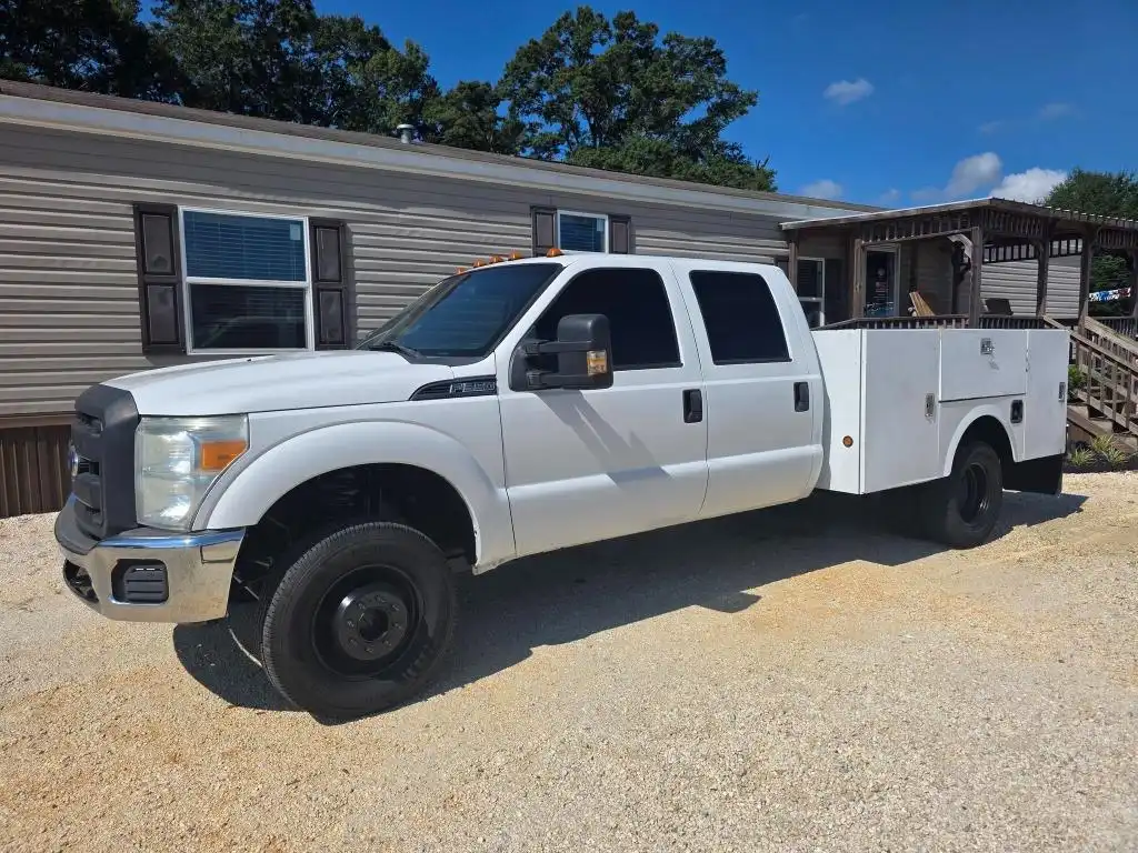 2014 Ford F-350 XL 4WD Crew Cab DRW 176 in's photo