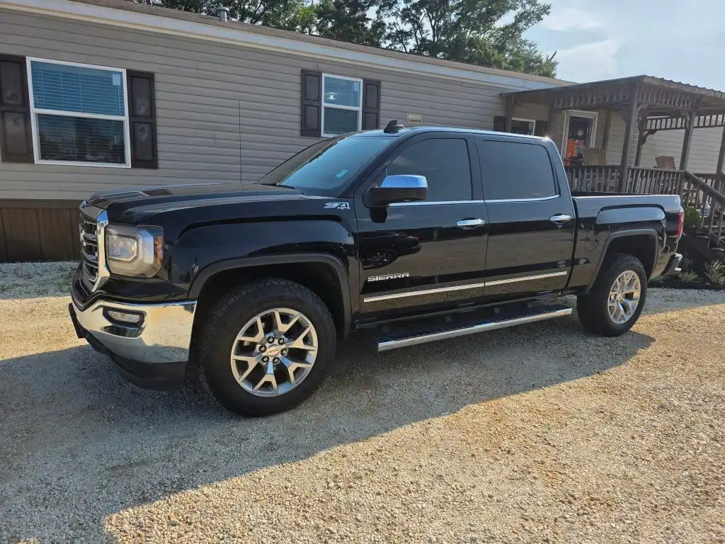 2017 GMC Sierra 4WD Crew Cab Short Box SLT's photo