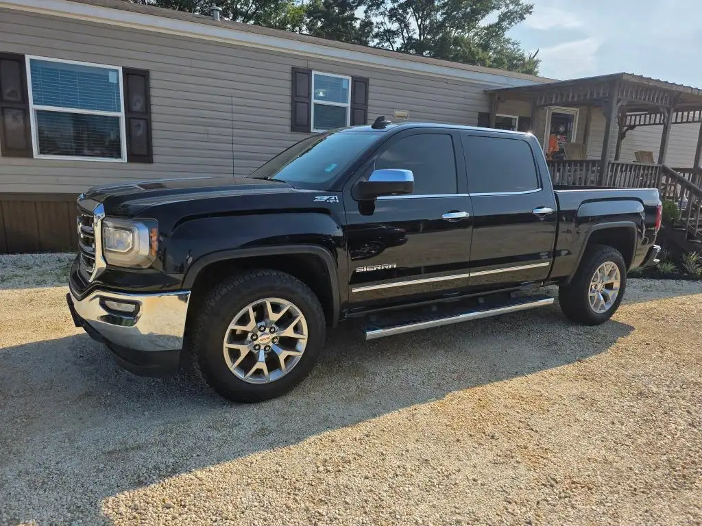 2017 GMC Sierra 4WD Crew Cab Short Box SLT's photo