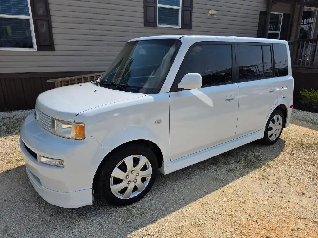 2005 Scion xB 4AT's photo