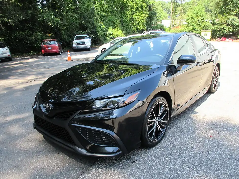 2023 Toyota Camry SE's photo