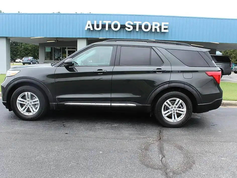2022 Ford Explorer XLT RWD's photo
