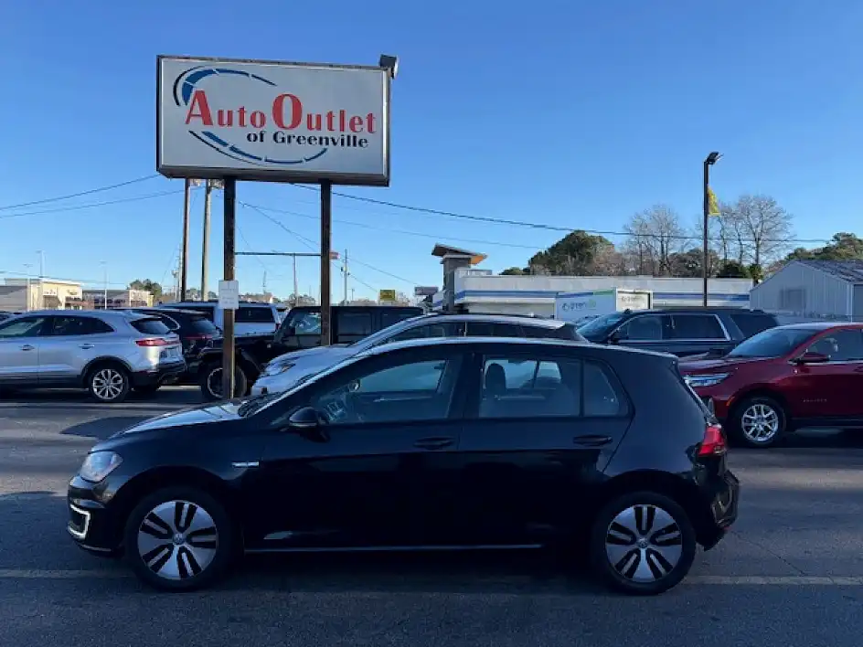 2016 Volkswagen e-Golf e-Golf SE's photo
