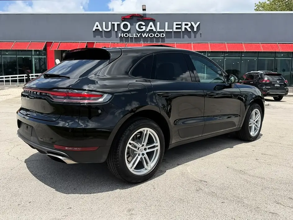 2021 Porsche Macan Base photo 3