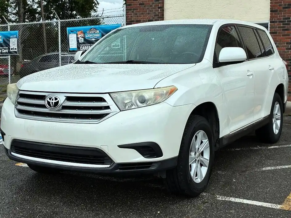 2012 Toyota Highlander SE's photo