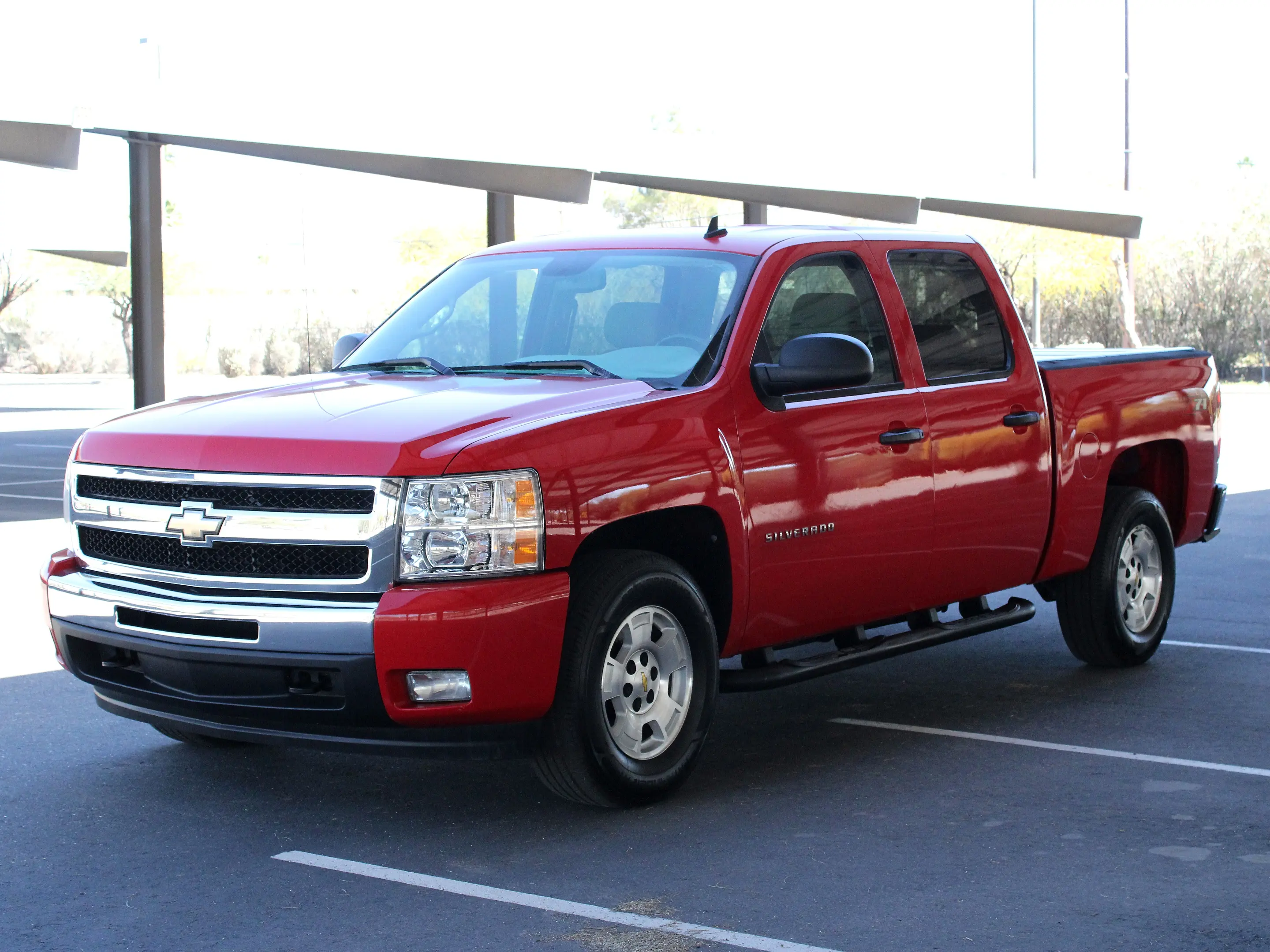 2011 Chevrolet Silverado 1500 LT Crew Cab photo 3