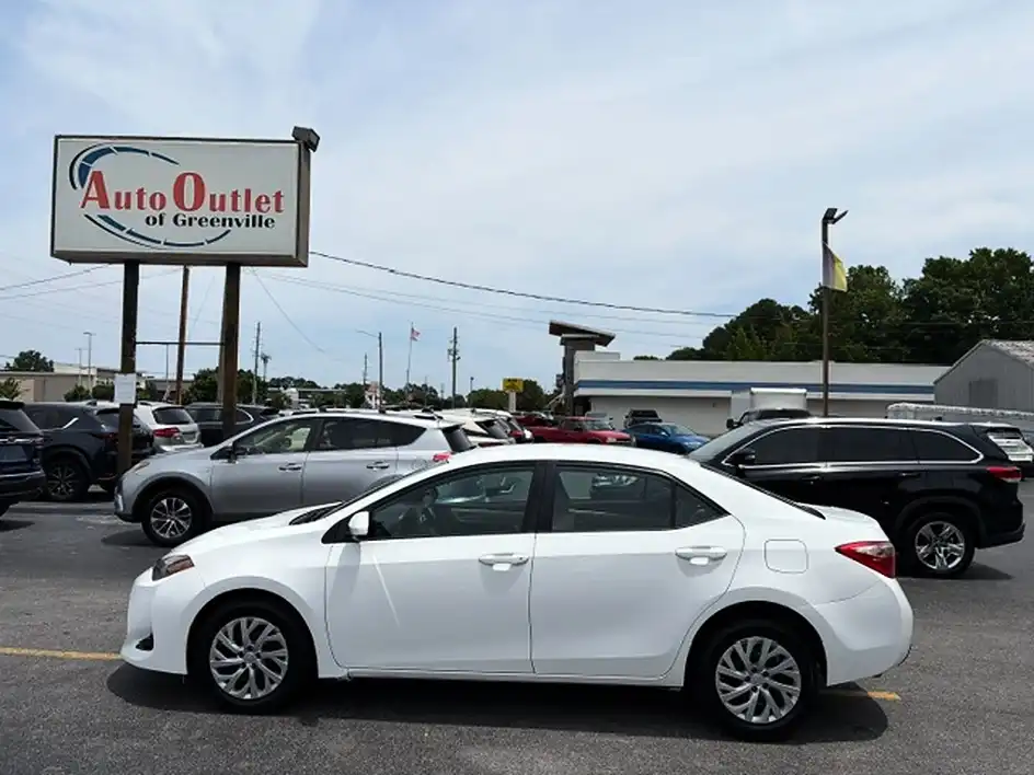 2017 Toyota Corolla LE AT's photo