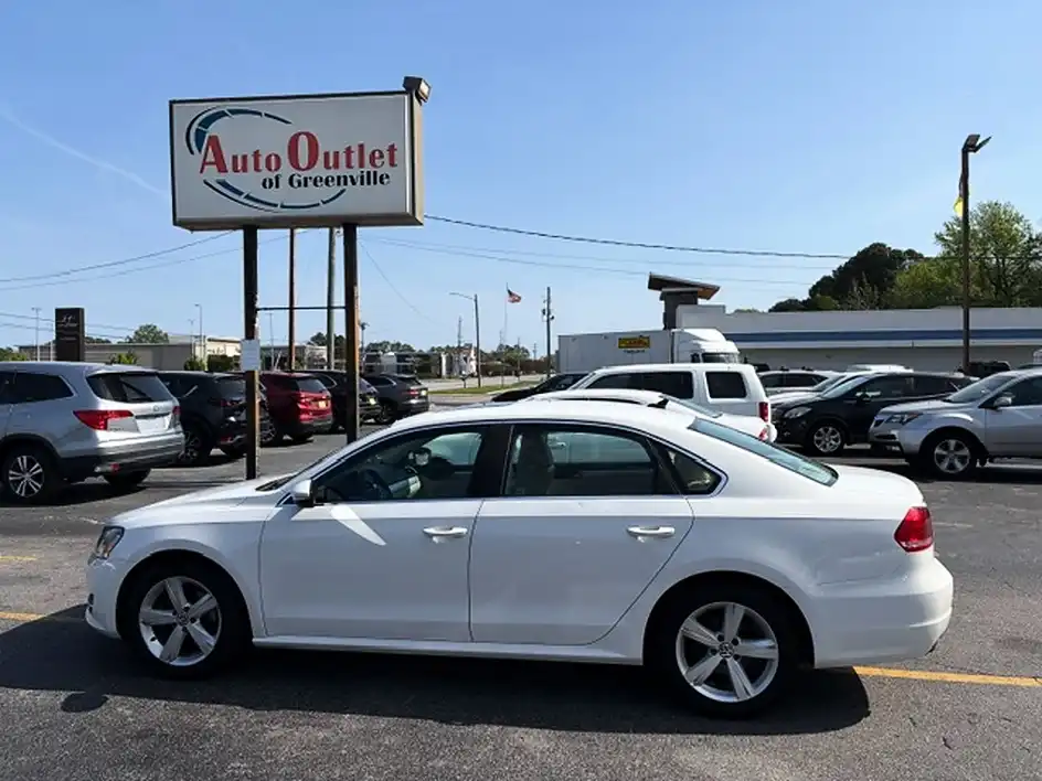 2012 Volkswagen Passat SE w/Sunroof AUTO PZEV's photo