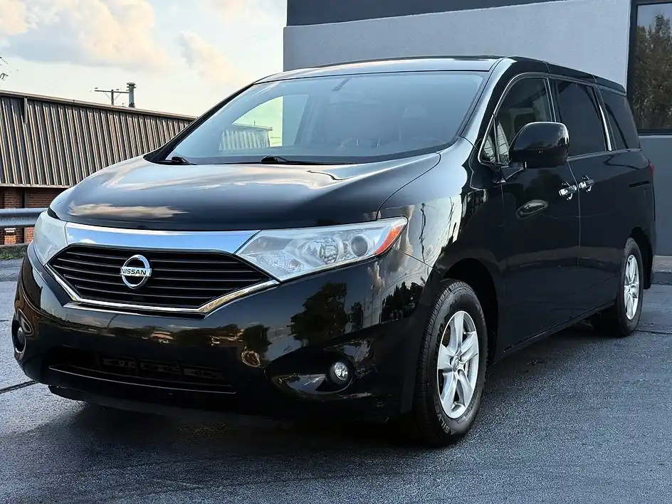 2015 Nissan Quest SV's photo
