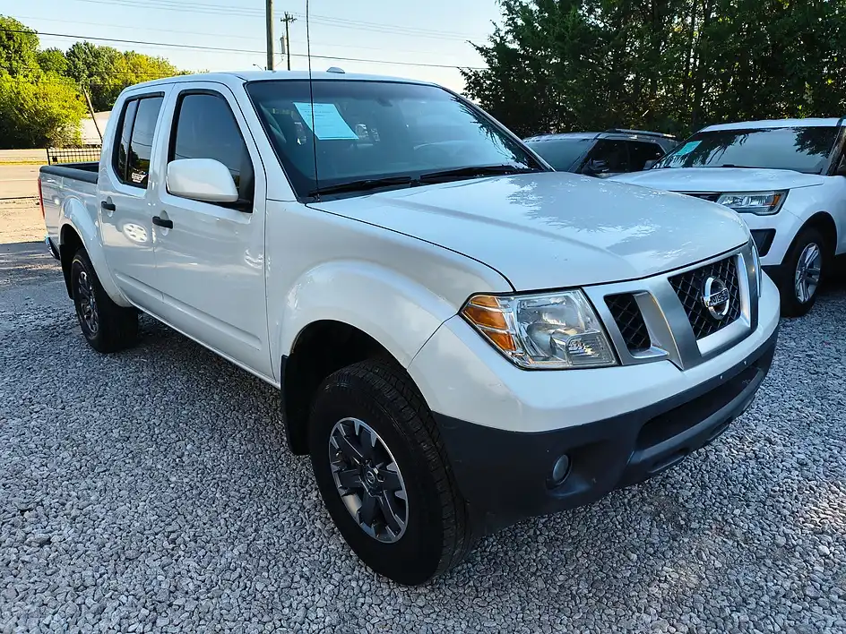 2018 Nissan Frontier 4.0 PRO-4X Crew Cab 4WD Auto's photo