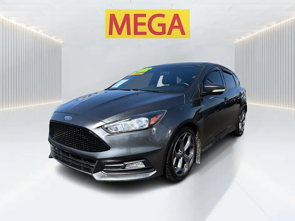 2018 Ford Focus ST Hatchback photo 1