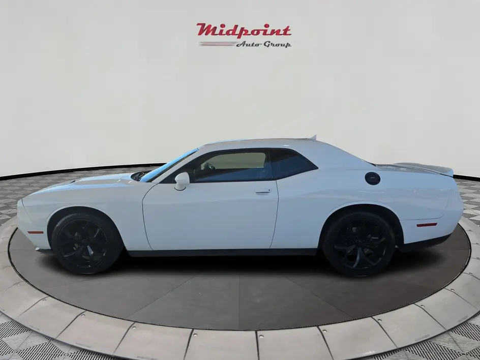 2016 Dodge Challenger SXT Plus photo 5