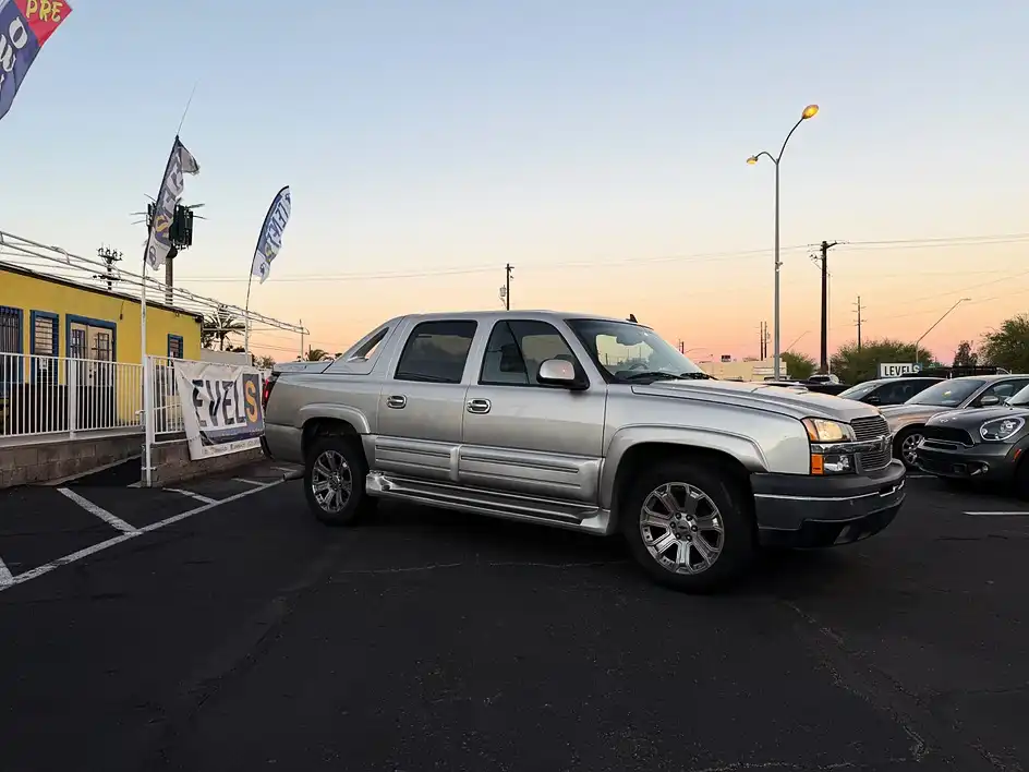 2006 Chevrolet Avalanche 2WD 1500 Series's photo