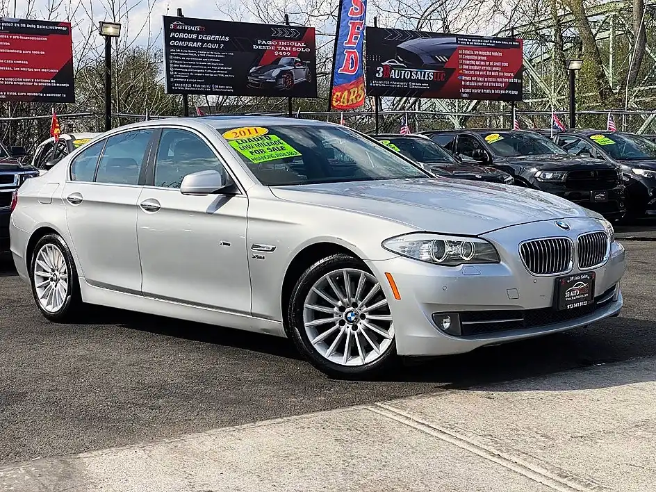 2011 BMW 5 Series 535i xDrive Sedan's photo