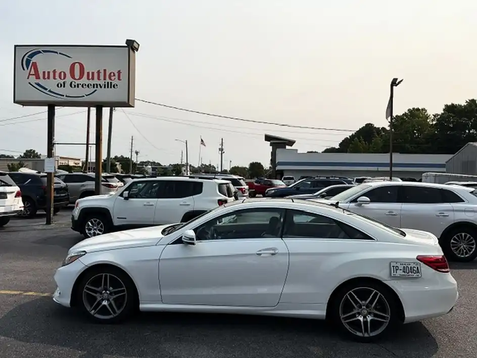 2016 Mercedes-Benz E-Class E400 4MATIC's photo