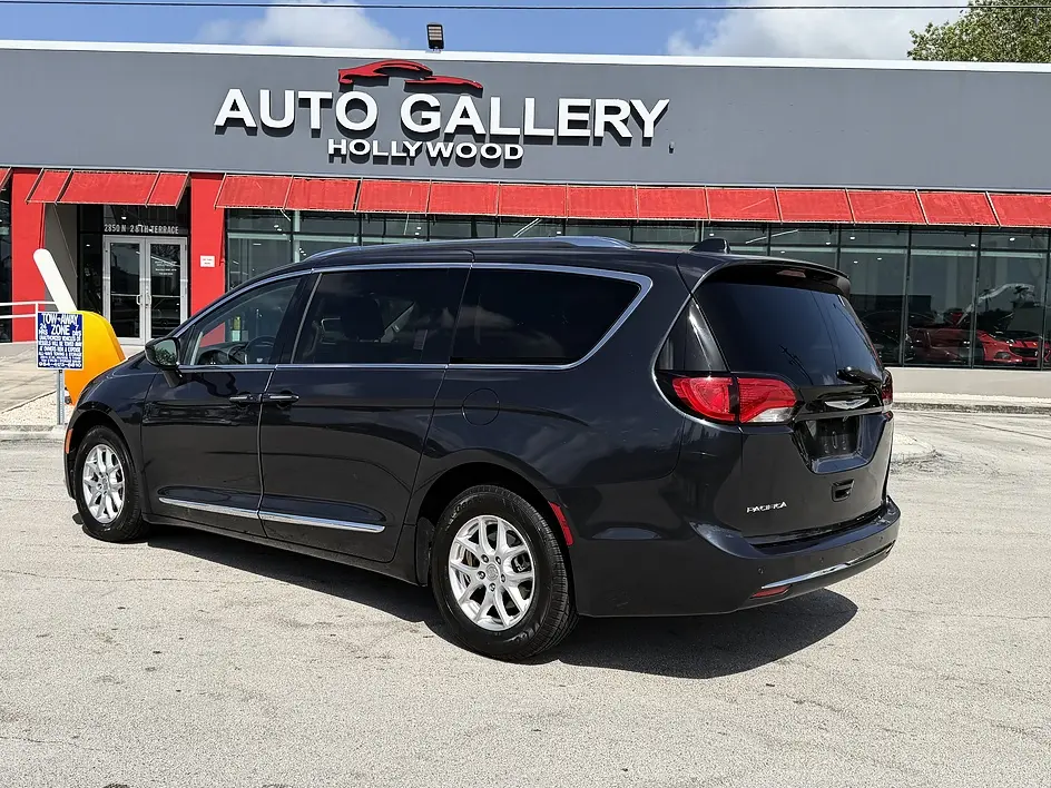 2020 Chrysler Pacifica Touring L photo 3